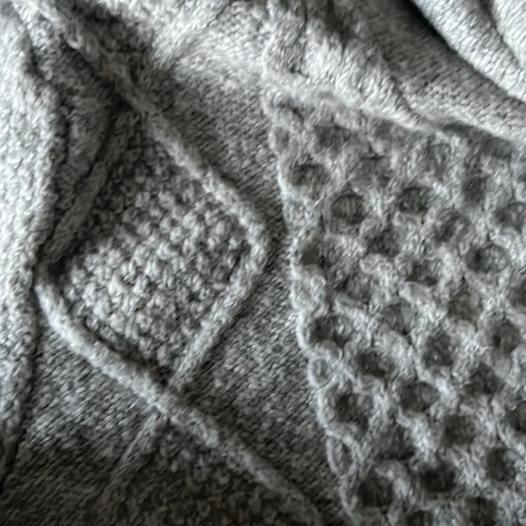 American Eagle sweater- EUC!! $18 - Picture 5 of 8